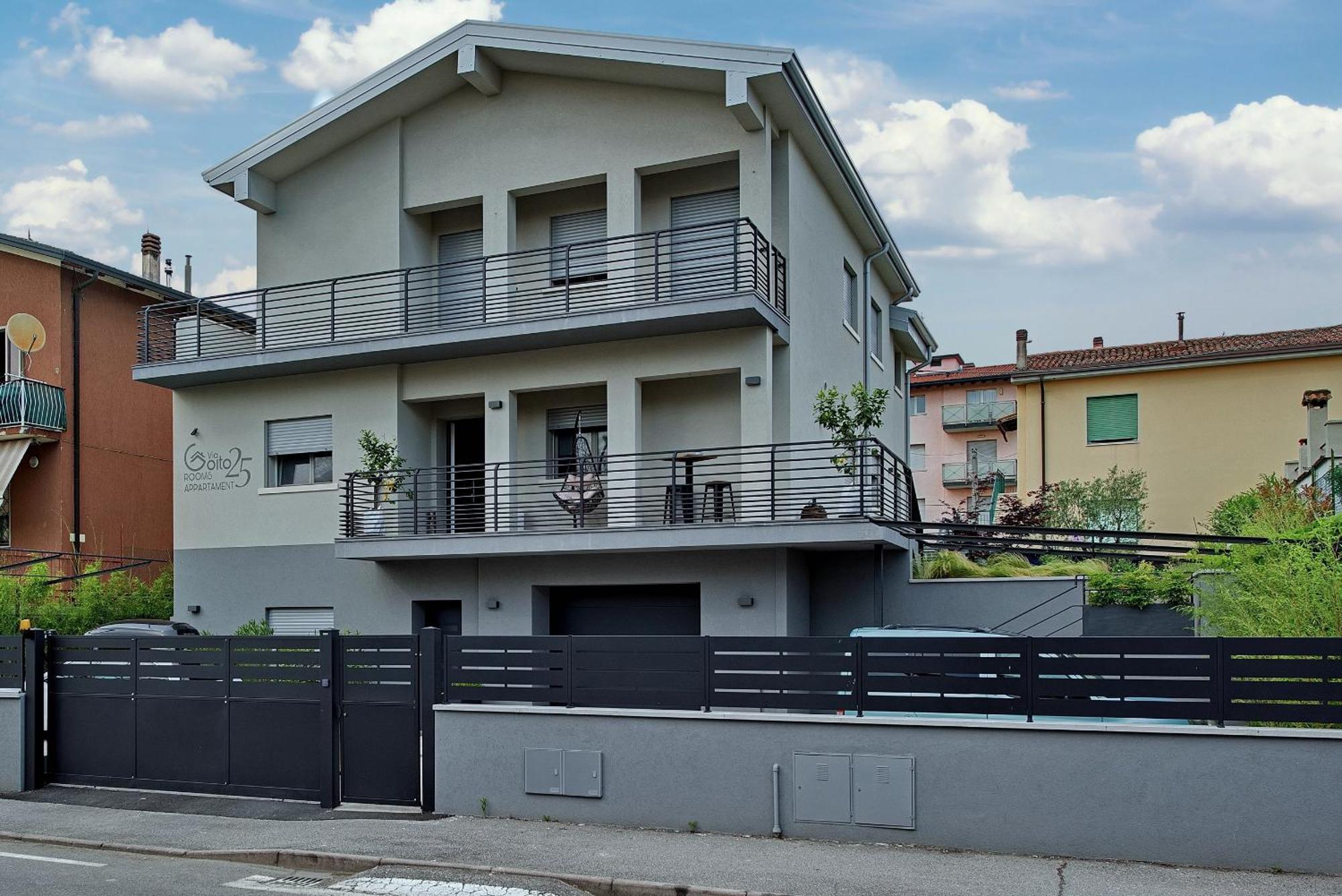 Via Goito 25 Rooms & Apartment Peschiera del Garda Exterior foto