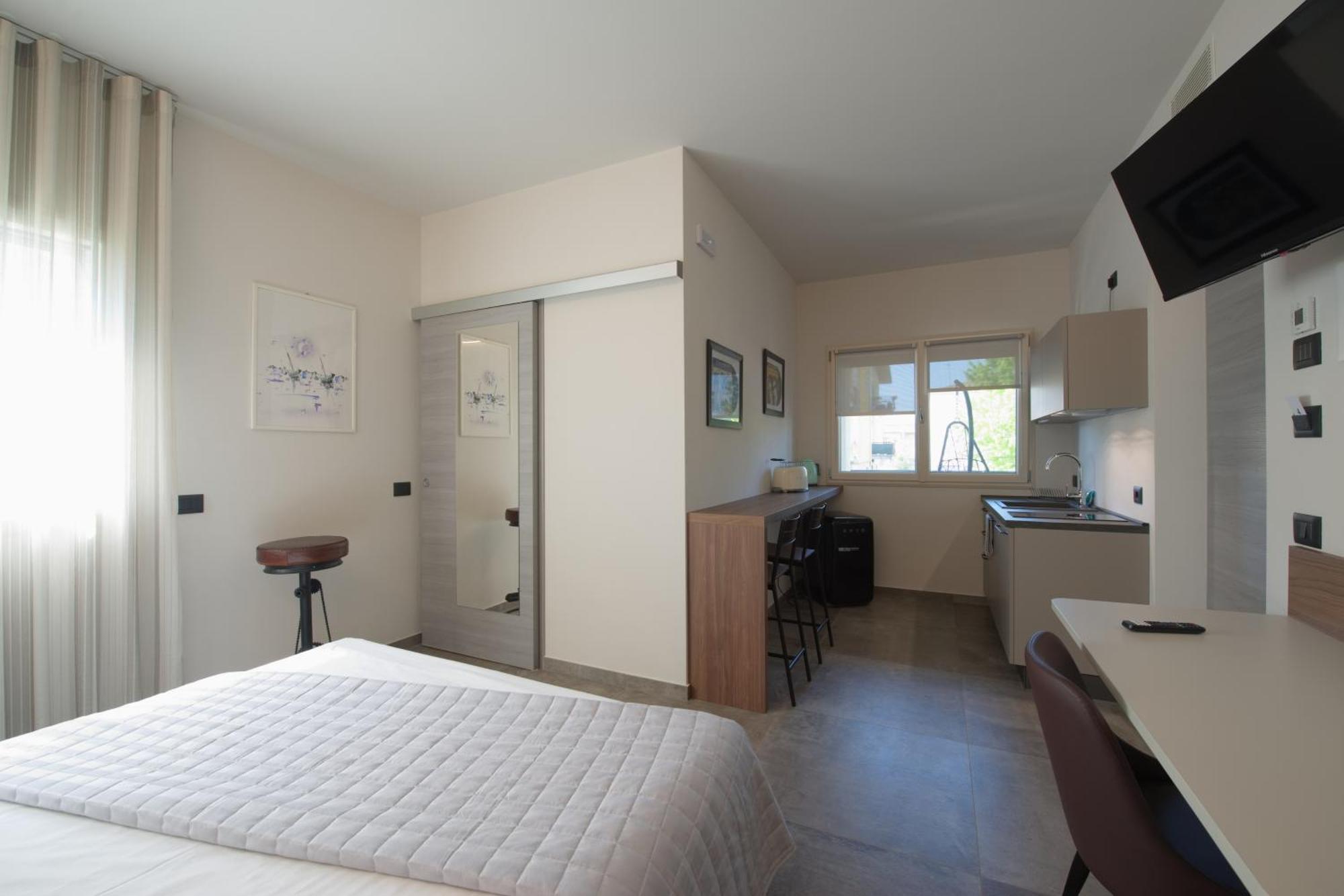 Via Goito 25 Rooms & Apartment Peschiera del Garda Exterior foto