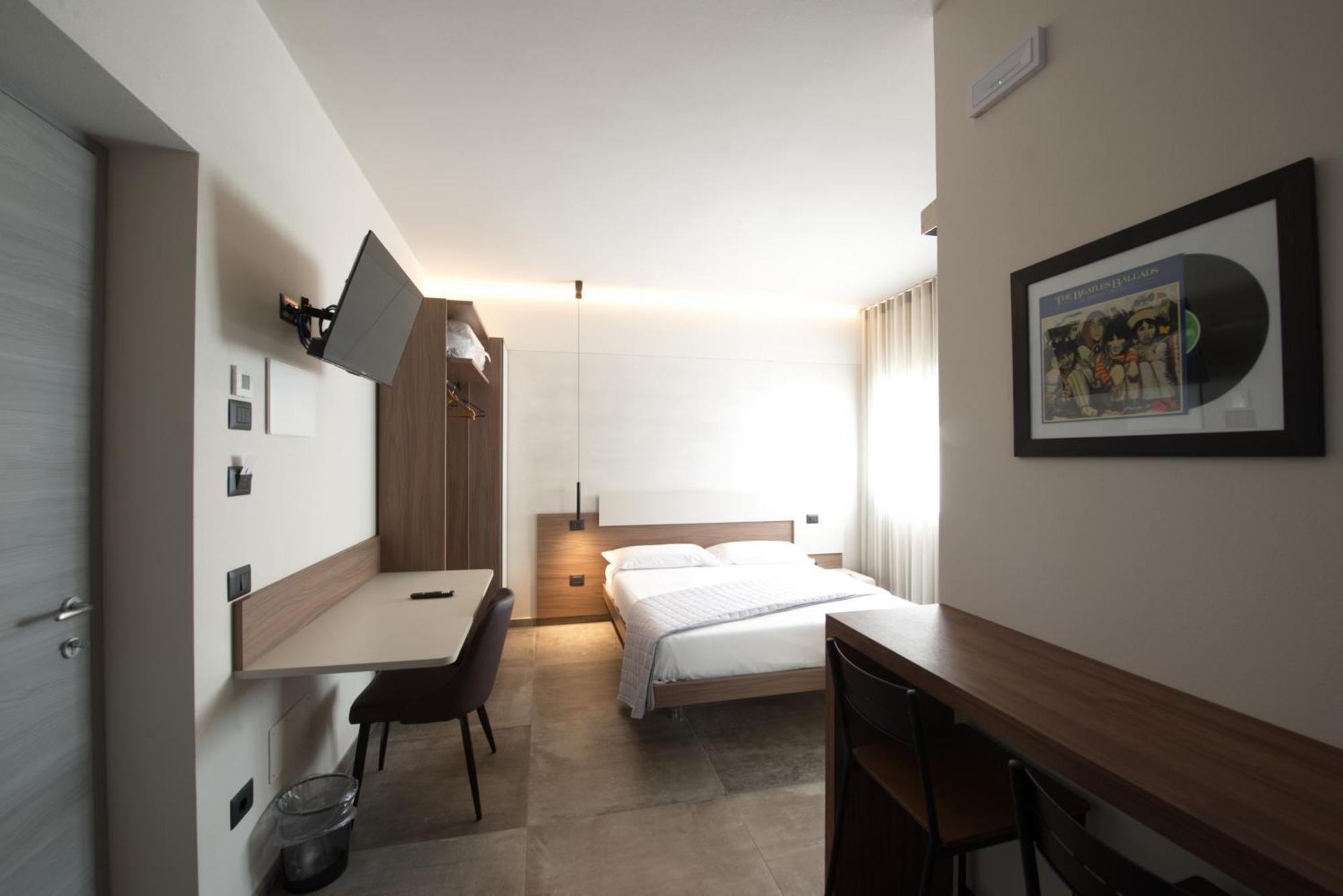 Via Goito 25 Rooms & Apartment Peschiera del Garda Exterior foto