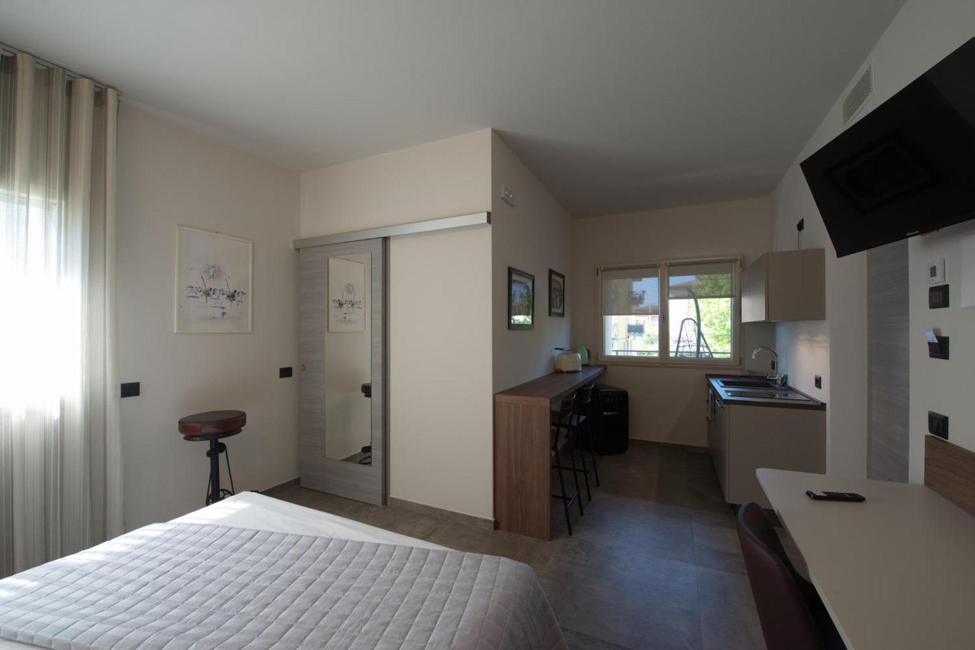Via Goito 25 Rooms & Apartment Peschiera del Garda Exterior foto