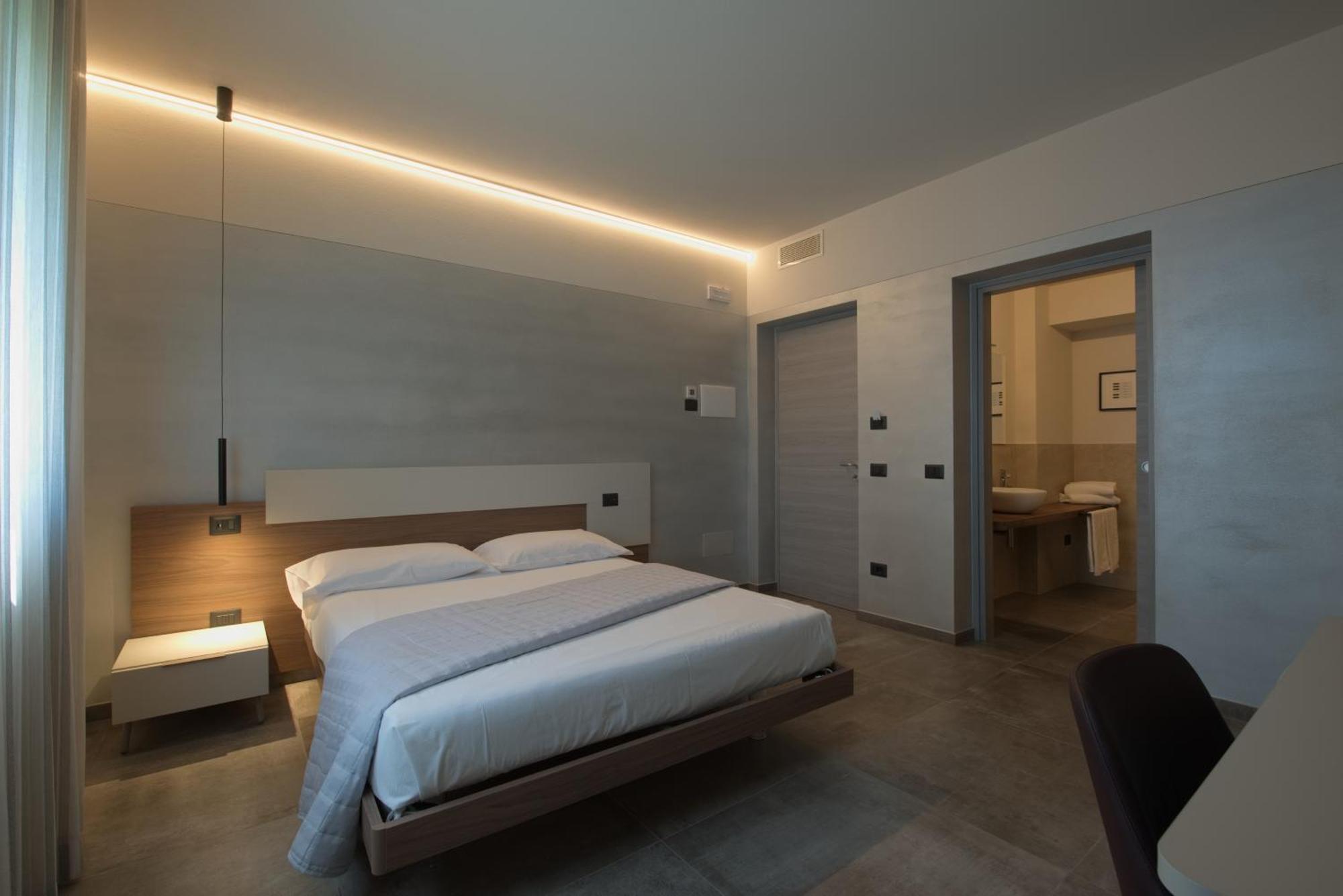 Via Goito 25 Rooms & Apartment Peschiera del Garda Exterior foto